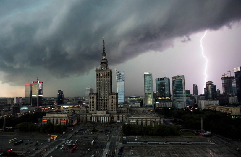 Czego nie mieć przy sobie w czasie burzy? Te przedmioty mogą okazać się niebezpieczne