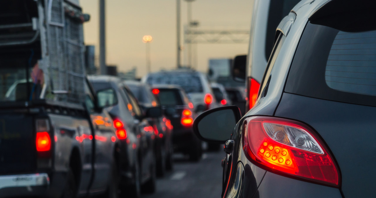 Gigantyczny korek po zderzeniu ciężarówek na A4