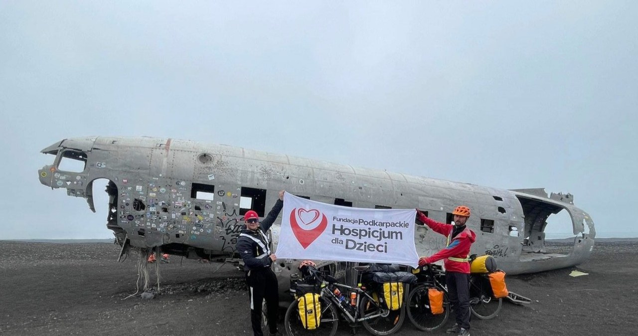 ​Na rowerach dookoła Islandii. Szczytny cel podróży policjanta