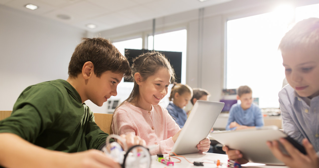 Holandia: Komórki, tablety i smartwatche będą zakazane w szkołach