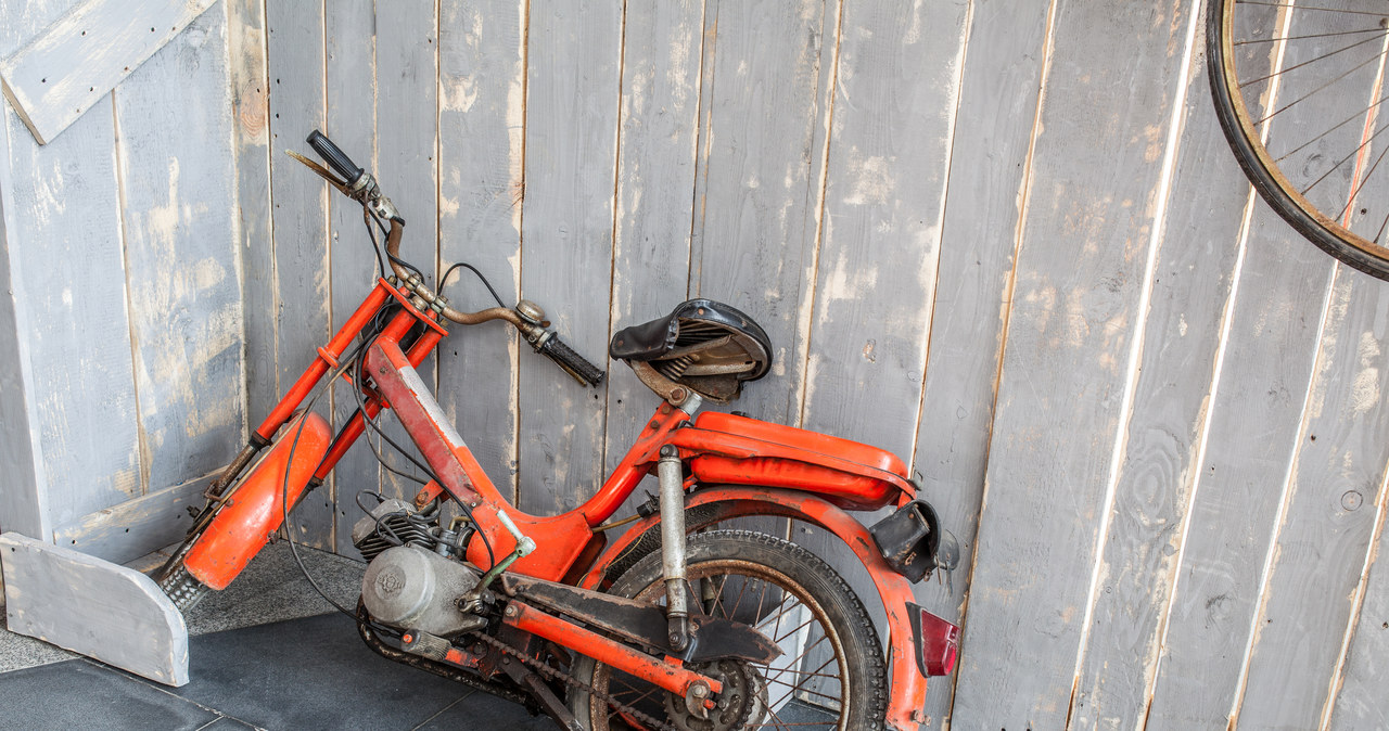 Kierowca z 3 promilami alkoholu, motorower bez OC i badań technicznych