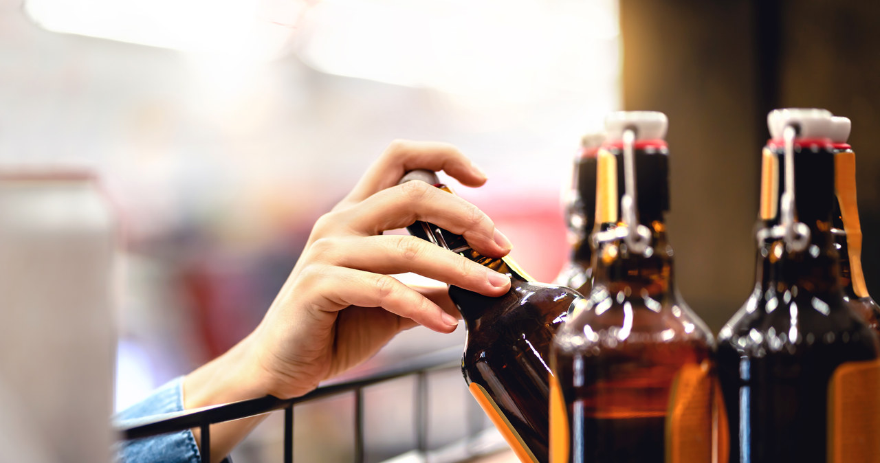 ​Przyjechała na stację paliw po alkohol. Wpadła wprost na policjantów