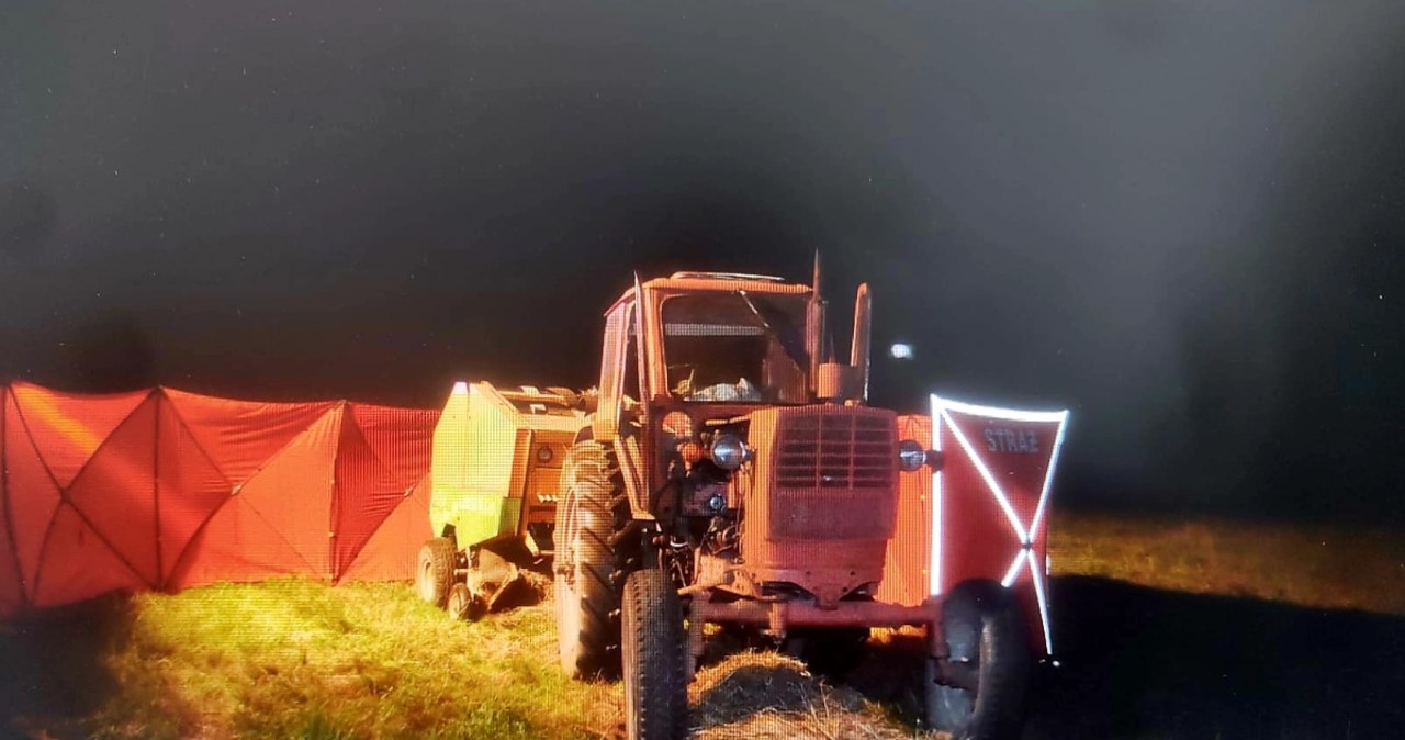 Rolnik wciągnięty do maszyny do belowania słomy. Zginął na miejscu