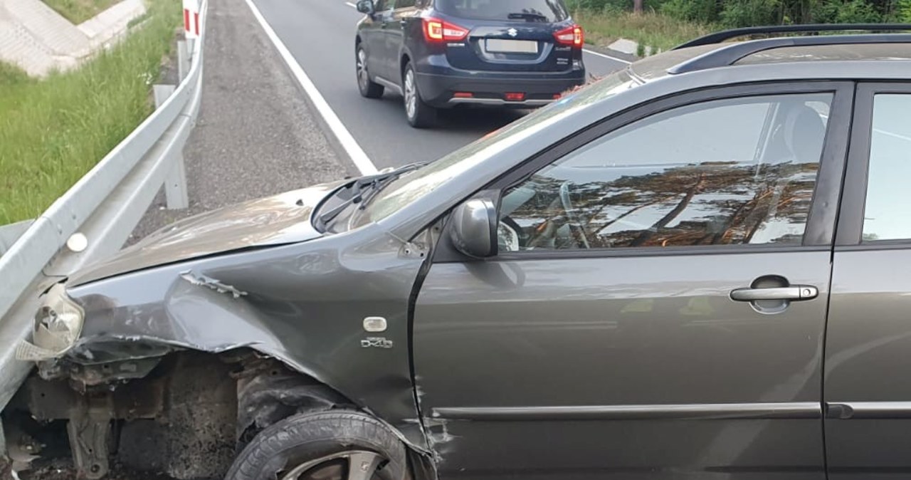 ​Nie zdążył wyhamować i zderzył się z jeleniem. Zwierzę nie przeżyło