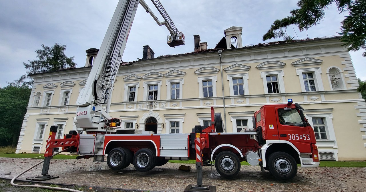 Pożar pałacu w Konarzewie. Trwa szacowanie strat