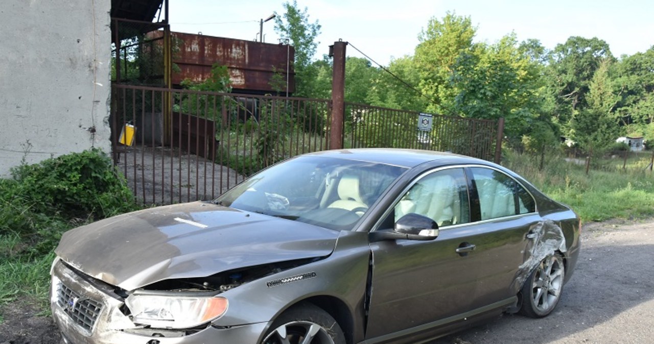 Pijany kierowca uderzył w budynek gorzelni. Grożą mu 2 lata więzienia