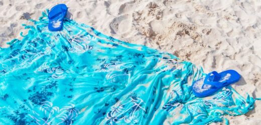Zabierz na plażę prześcieradło z gumką. Ten trik jest genialny