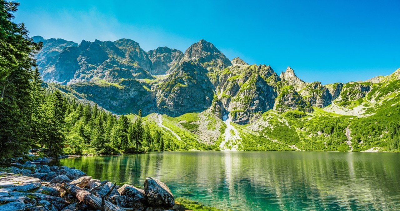 W Tatrach pogoda dla turystów i tłumy. Jak przygotować się do wędrówki?