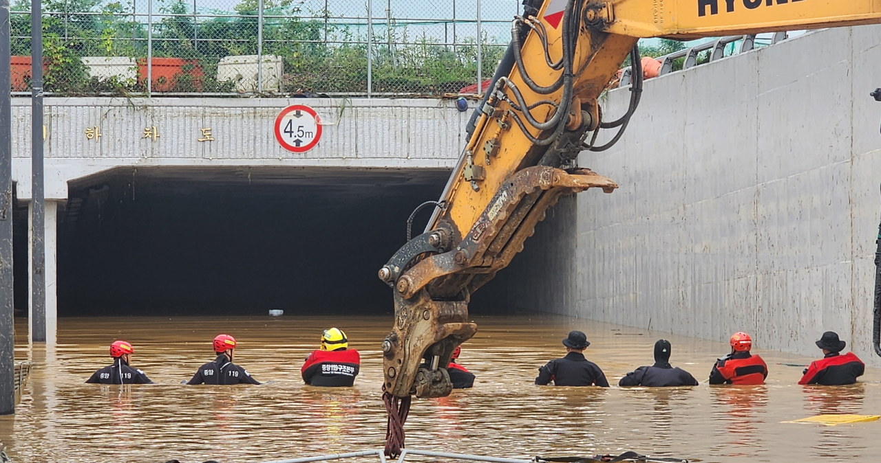 Wiele ciał w zalanym tunelu. Dramatyczna sytuacja w Korei Płd.