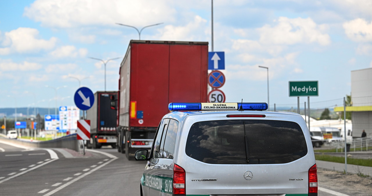 Szarża pijanego 52-latka w ciężarówce na przejściu granicznym w Medyce