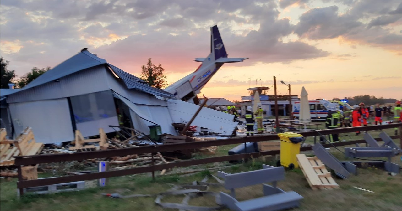 Samolot runął na hangar. 5 osób nie żyje