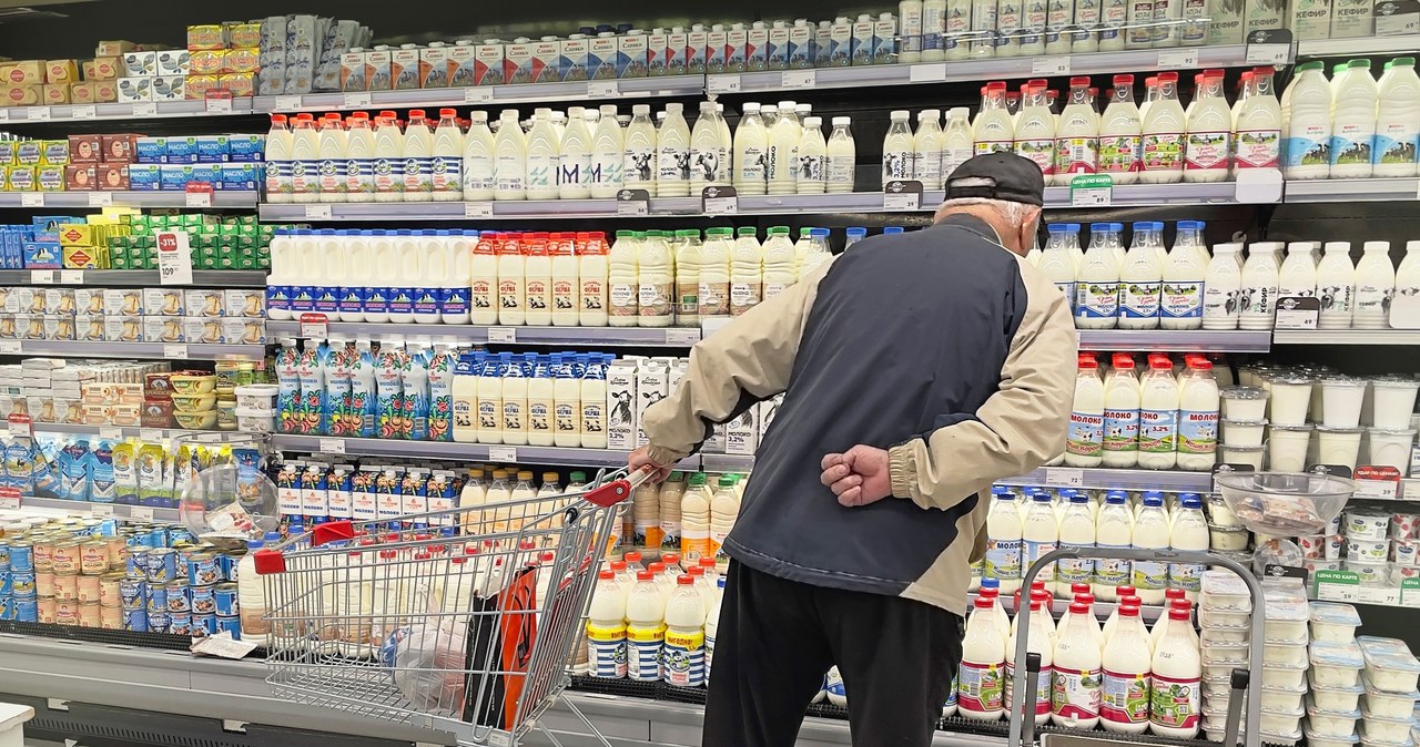 Supermarkety będą musiały oddawać potrzebującym niesprzedaną żywność