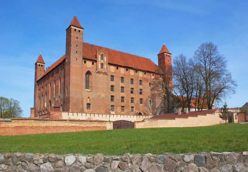 Miejsce, które przenosi w czasie. Imponujący zamek na Pomorzu przyciąga tłumy