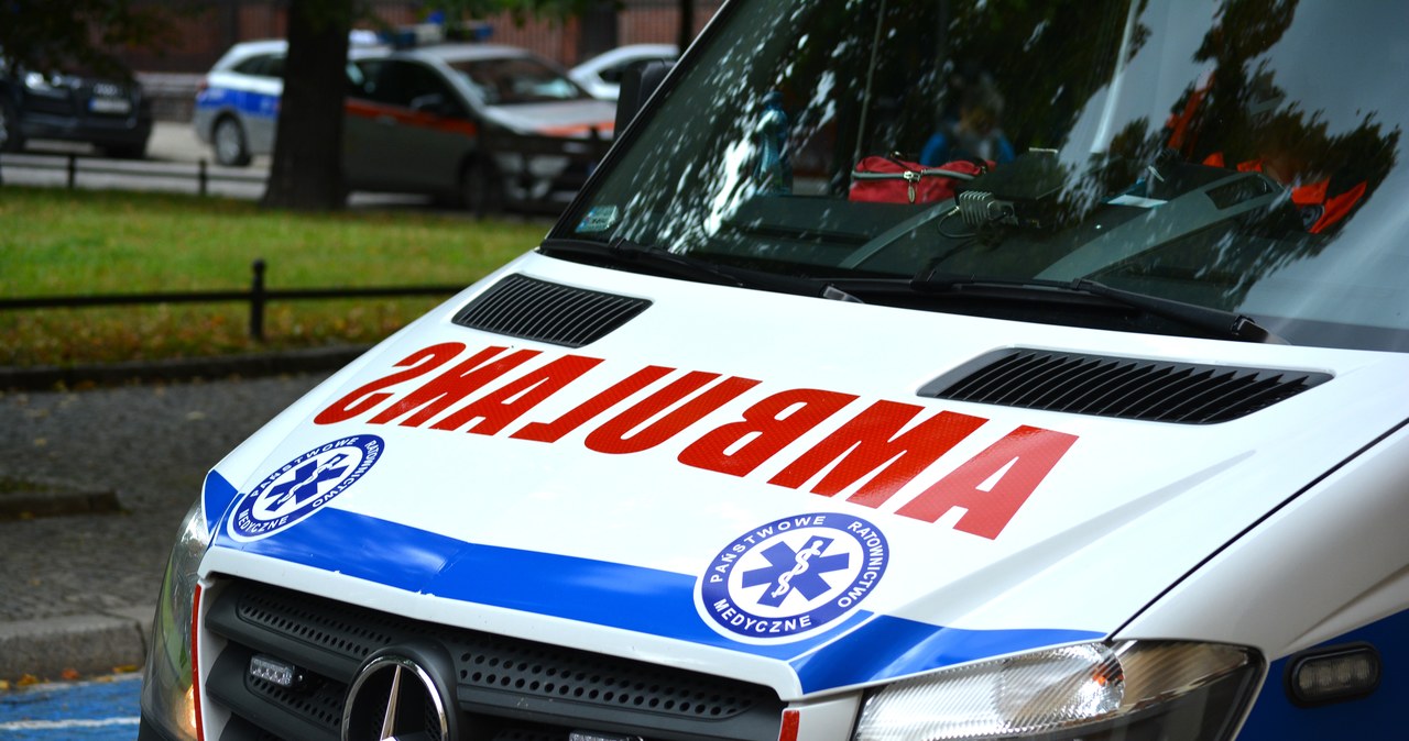Nowe karetki dla małopolskich szpitali. Wojewoda: 3 mln zł na ich zakup