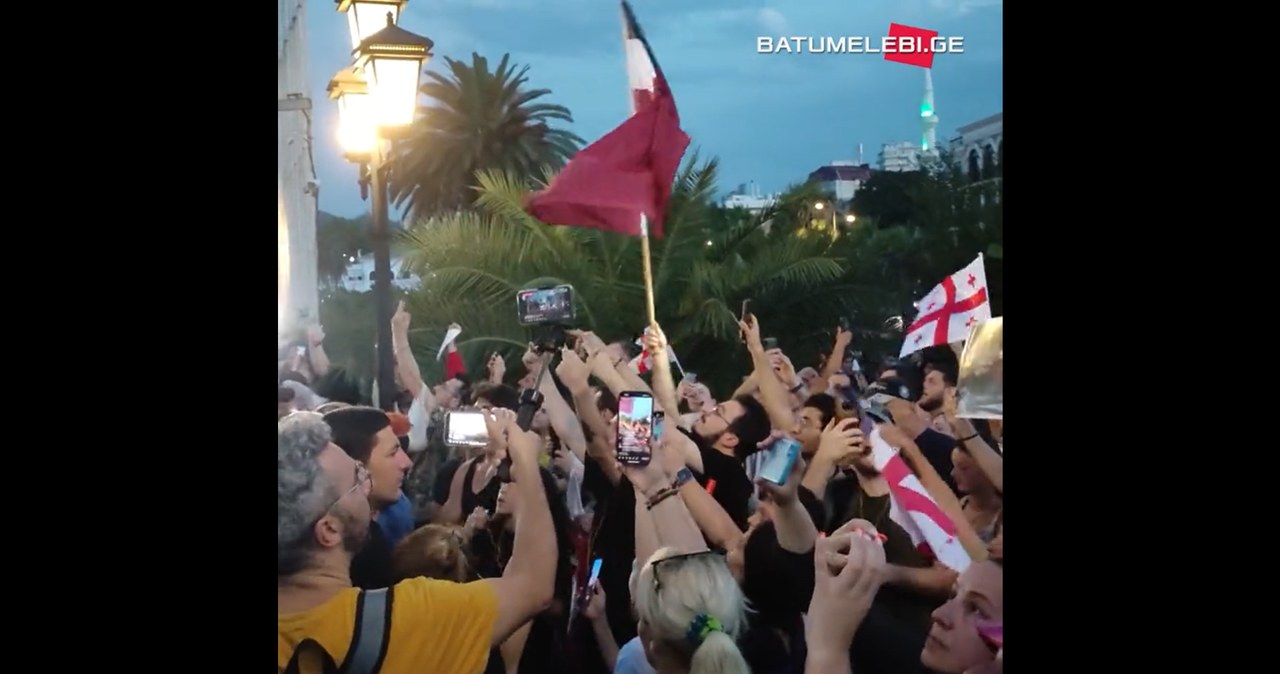 Przybycie Rosjan ich rozwścieczyło. Statek musiał opuścić Batumi