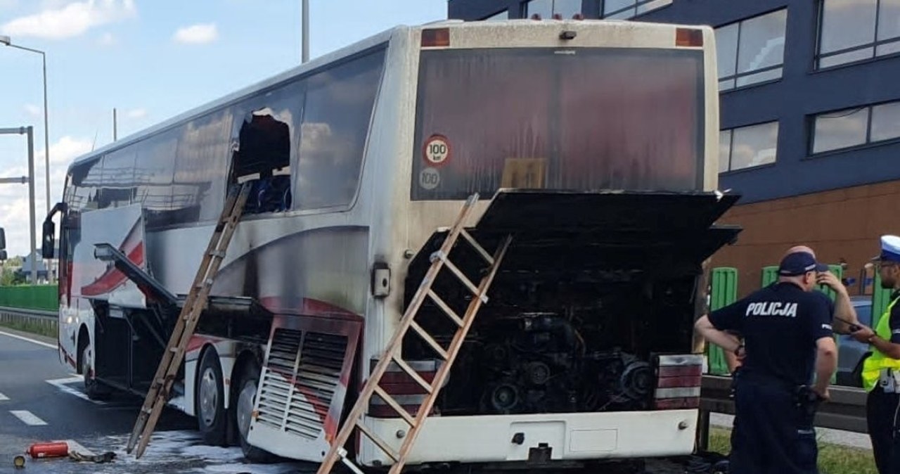 Na S8 zapalił się autokar. W środku były dzieci