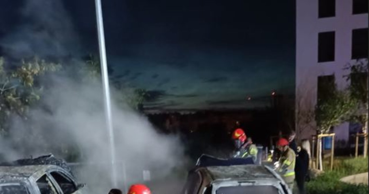 Pożar aut na Oruni. Jest film z monitoringu