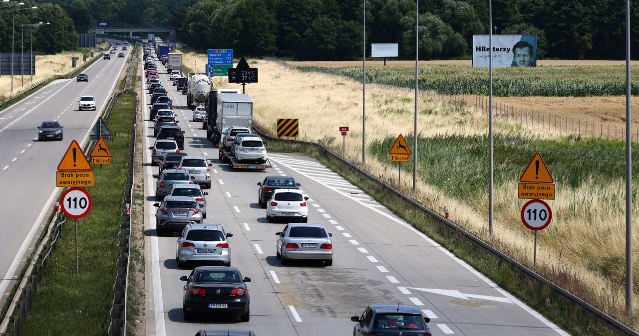 Dolny Śląsk: Po wypadku i kolizji kilkukilometrowe korki na A4
