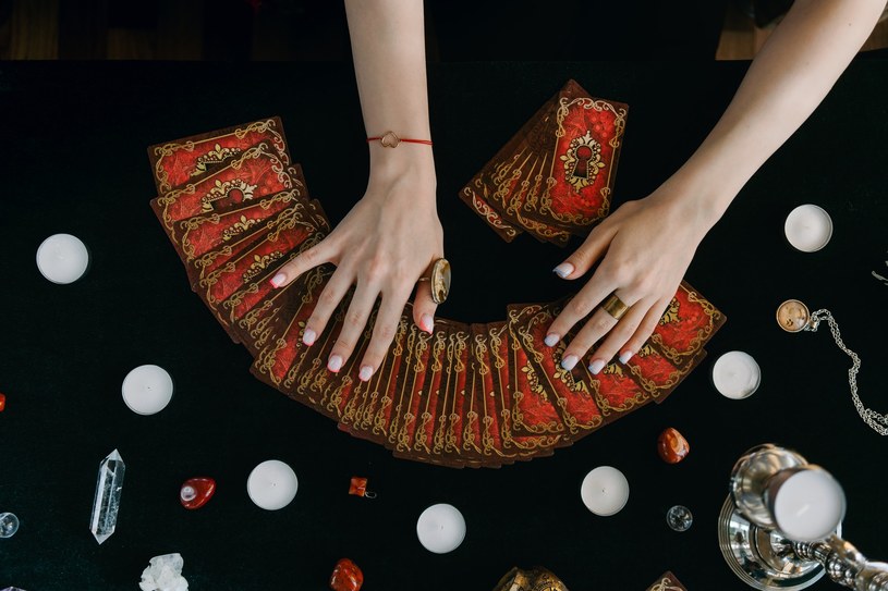 Trudny czas dla jednego znaku zodiaku. Karta tarota mówi jasno: zmienne emocje