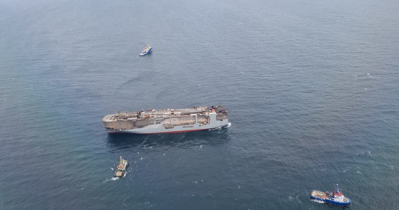 Pożar statku z 4 tys. samochodów ugaszony