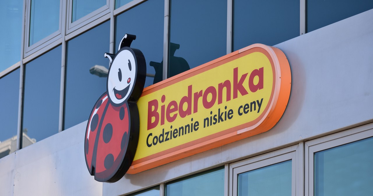 Mały druczek, zawiły regulamin promocji. UOKiK stawia zarzuty Biedronce
