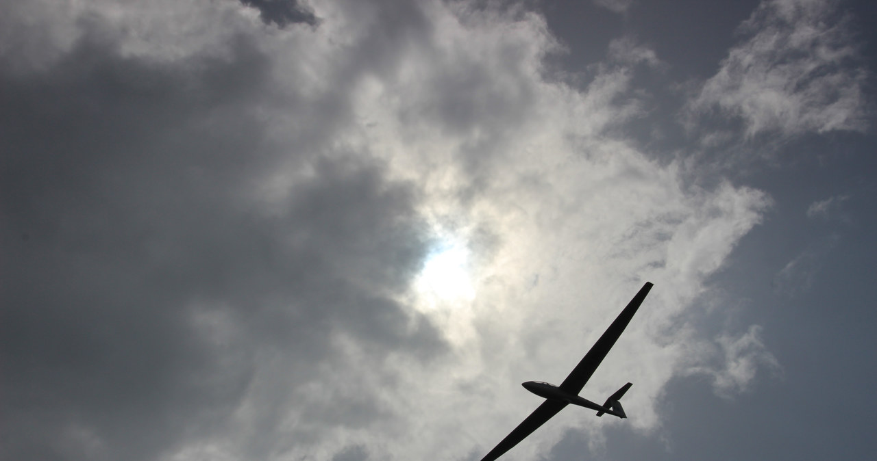 Na lotnisku rozbił się szybowiec. Pilot się katapultował
