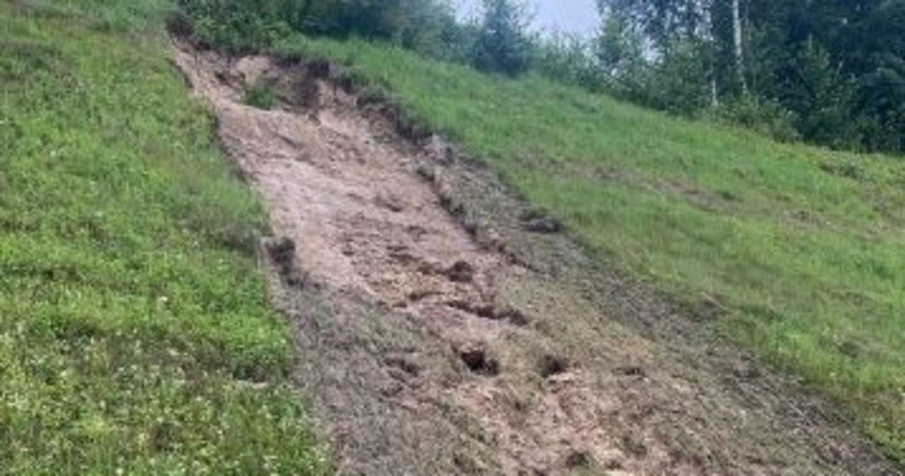 Ulewy nad Polską. W Świętokrzyskiem zeszło osuwisko