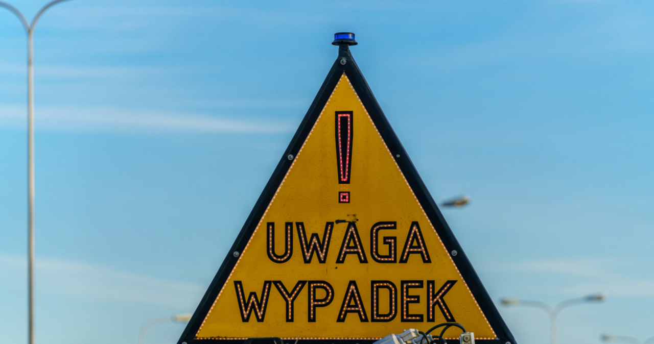 Zderzenie busa z samochodem osobowym. 10 osób poszkodowanych