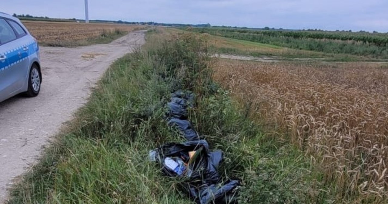 Wyrzucił śmieci do rowu. Zdradził go sprawdzian 12-latka