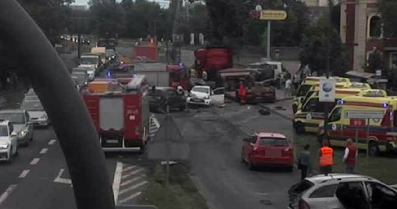 Karambol w Bydgoszczy. Zderzyło się co najmniej 10 samochodów