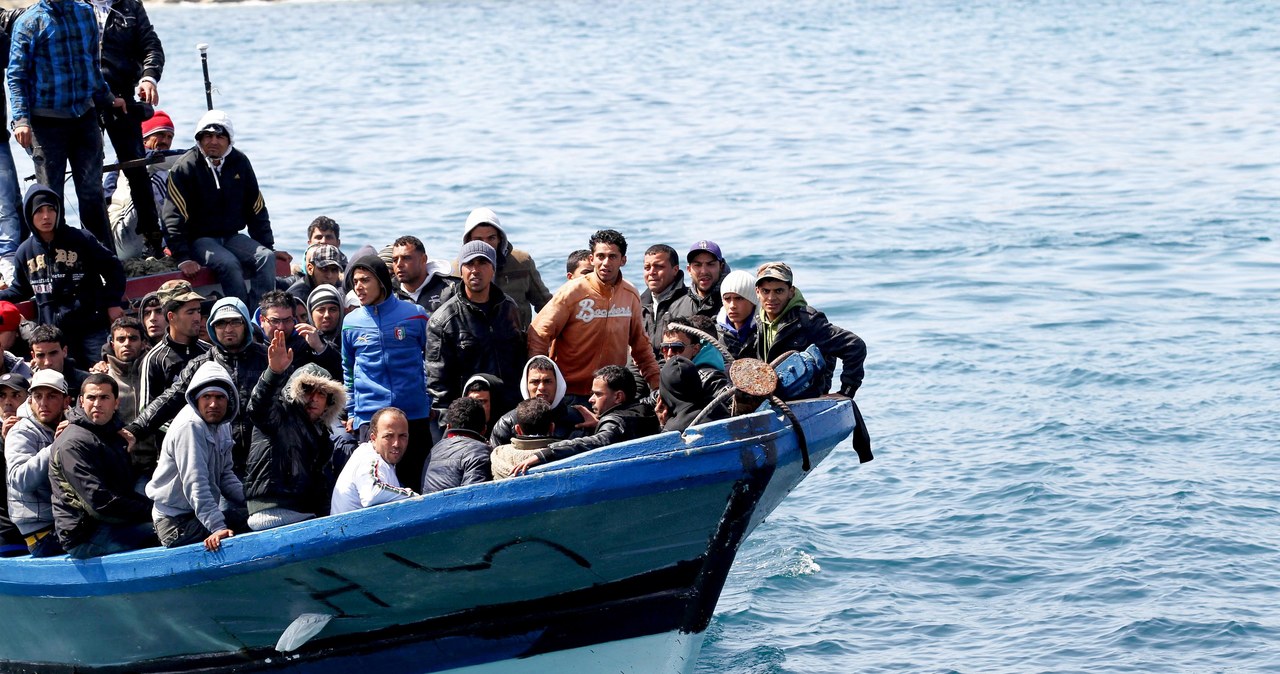 Na kanale La Manche wywróciła się łódź z migrantami