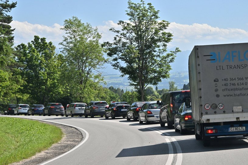 Podróżujesz w Tatry samochodem? Oto jak uniknąć korków na Zakopiance
