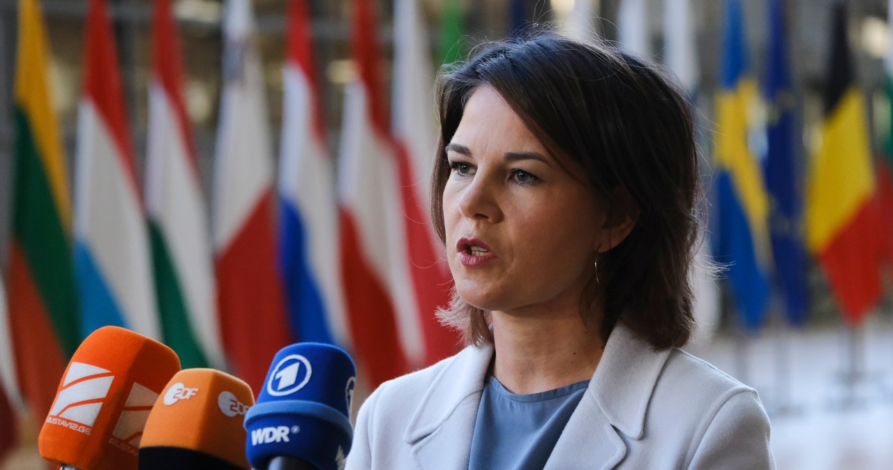 „Odyseja, która skompromitowała Niemcy”. Minister nie dotarła do Australii