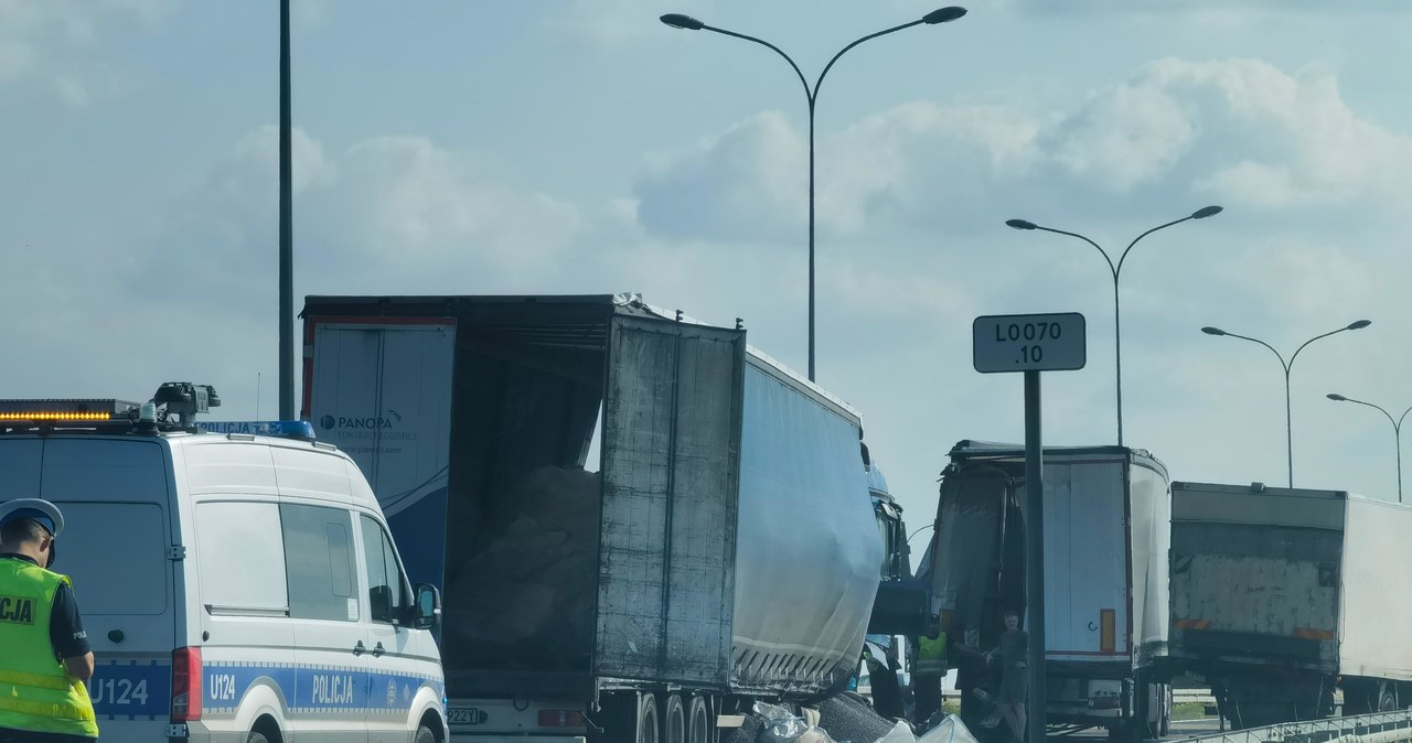 Zablokowana S5 w Wielkopolsce. Zderzenie trzech tirów