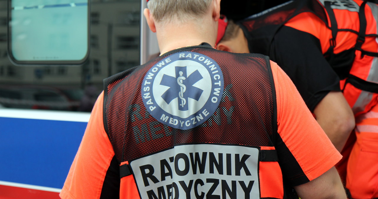 Auto wjechało do przejścia podziemnego w Poznaniu. Kierowca w ciężkim stanie