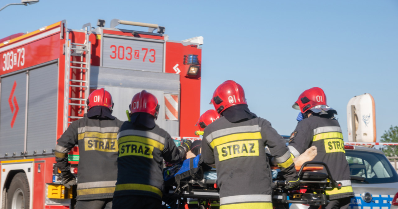 W Szczecinie zawalił się dach hali. Jedna osoba ranna