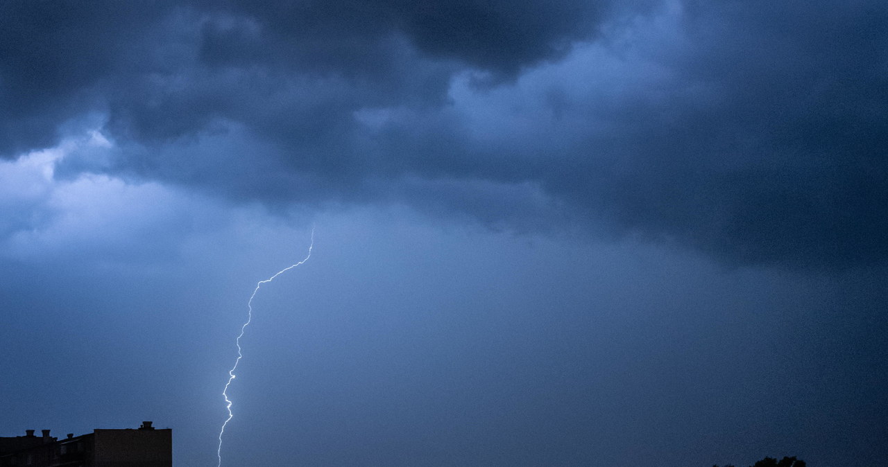 Burze i ulewy. IMGW wydał ostrzeżenia najwyższego stopnia [MAPY POGODOWE]