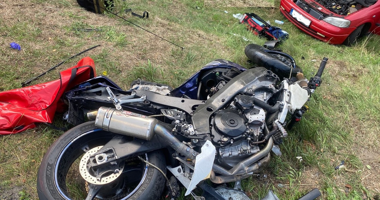 Chciał zjechać na parking, spowodował wypadek. Nie żyją dwie osoby