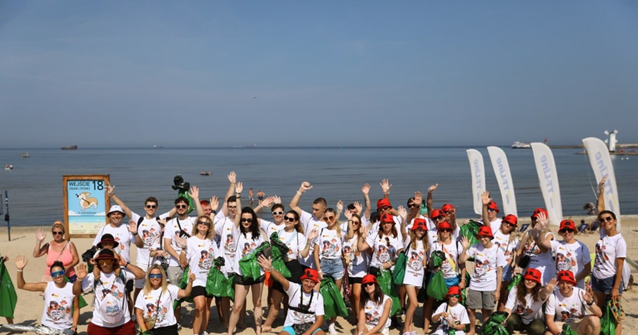 Butelki, opony, ubrania i nie tylko. Plaże w Świnoujściu toną w śmieciach