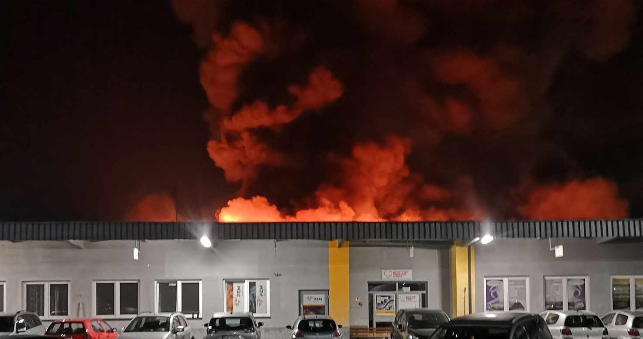 Milionowe straty po pożarze w fabryce opon w Dębicy