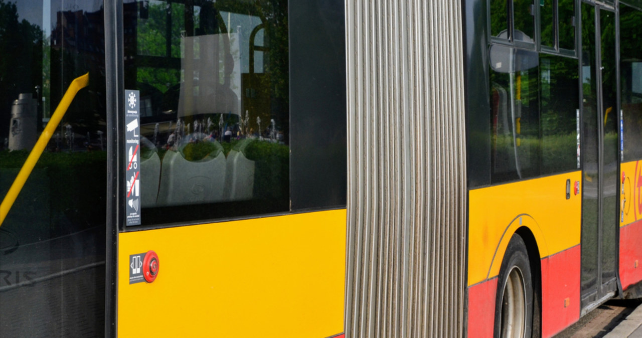 Warszawa: Nie żyje kobieta przytrzaśnięta drzwiami autobusu