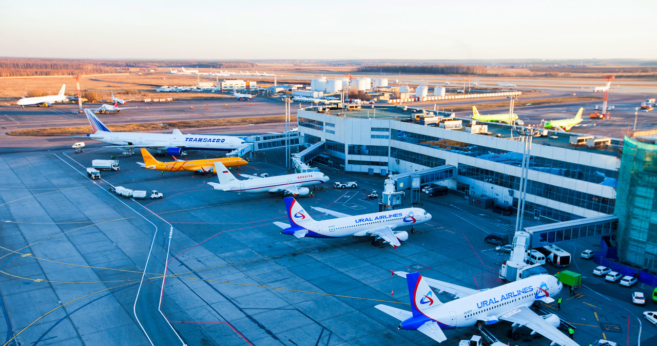 Moskiewskie lotniska zawiesiły rejsy [RELACJA]