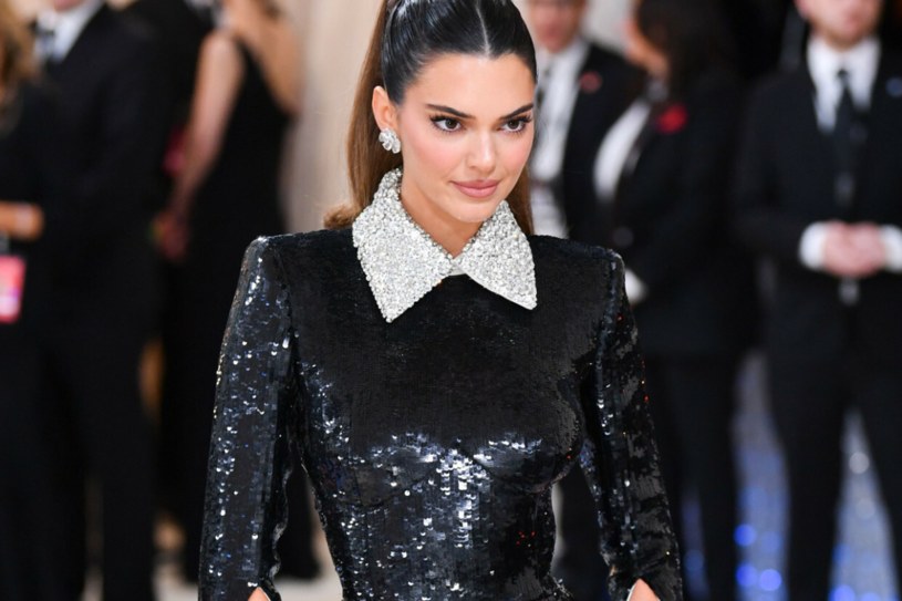 Kendall Jenner postawiła na obcisłą stylizację. Fani nie mogli oderwać wzroku