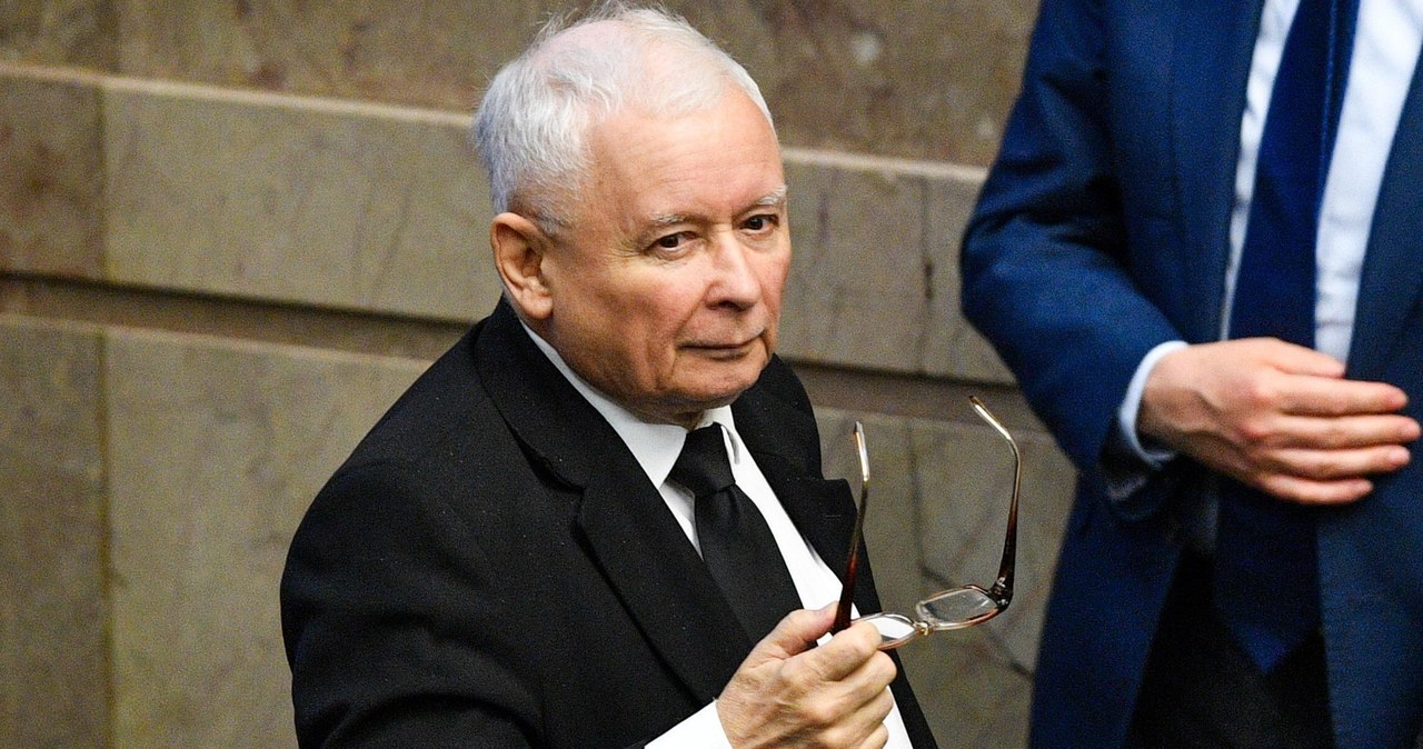 Zwrot akcji w wyścigu wyborczym? Duży spadek Konfederacji [SONDAŻ]