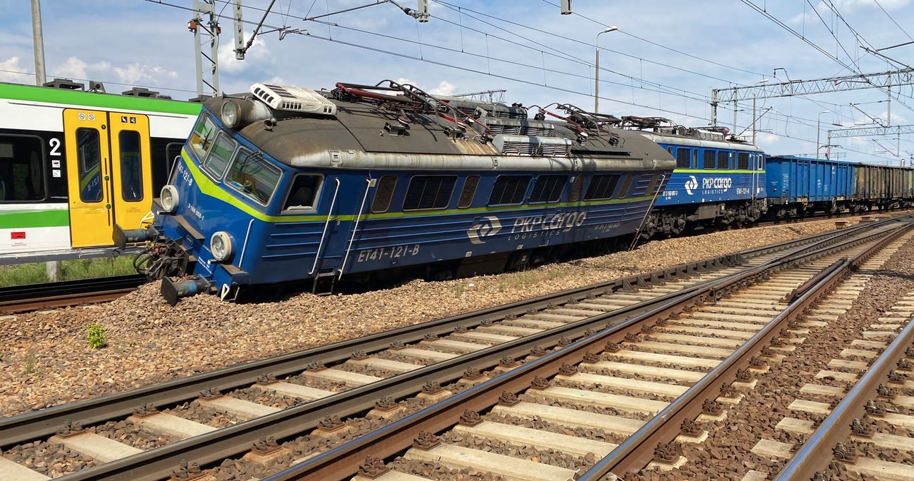 Zderzenie dwóch pociągów w Skierniewicach. „Należy spodziewać się opóźnień”