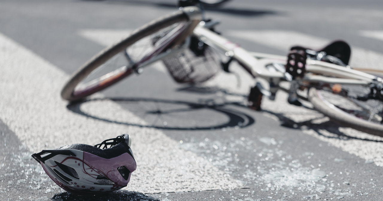 17-latek bez prawa jazdy potrącił 4-osobową rodzinę na rowerach
