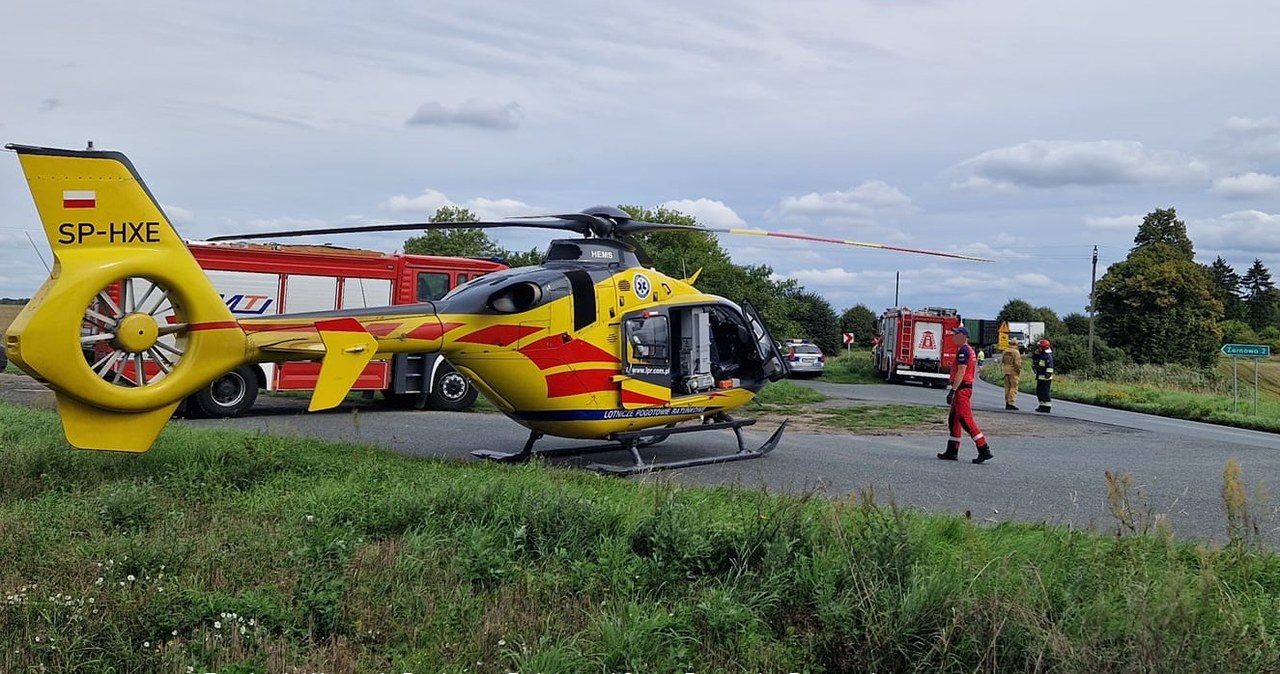 Wypadek motocyklisty w Zachodniopomorskiem. Jedna osoba ciężko ranna