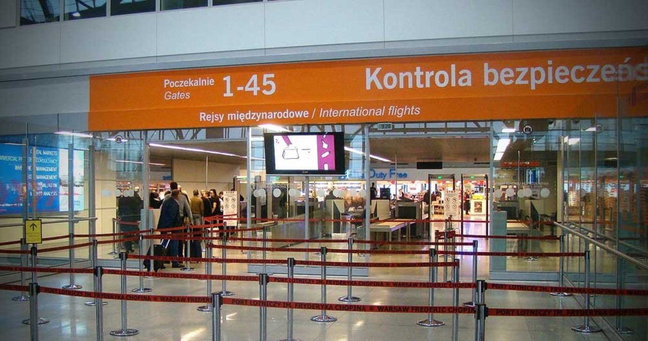 W bagażach miał granat i amunicję. Usłyszał trzy zarzuty