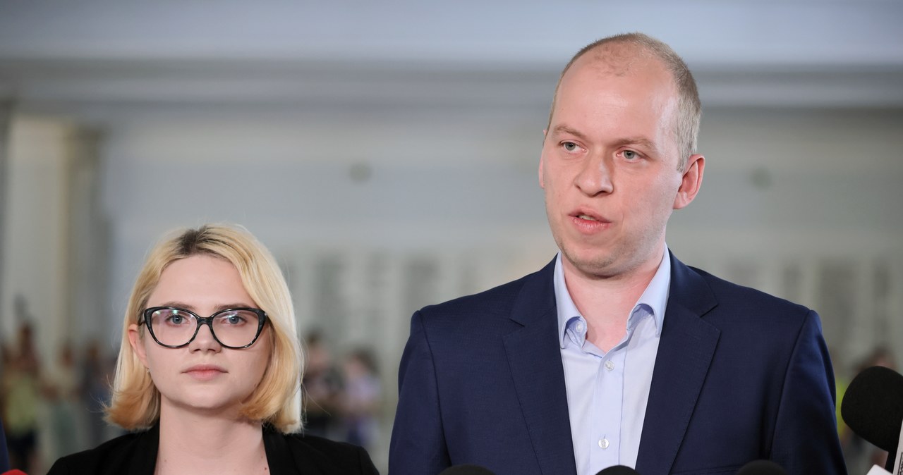 Klicki: Władza coraz częściej wykorzystuje dane osobowe