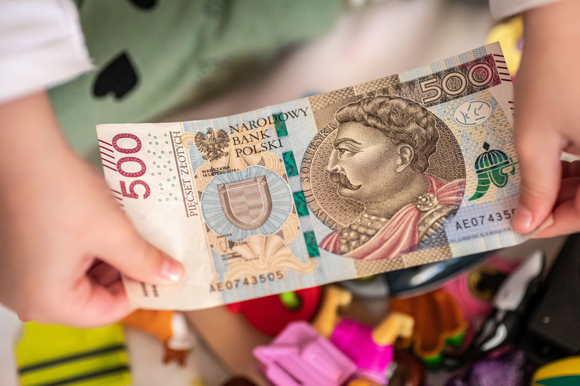 500 plus pod lupą ZUS. 80 tys. osób już straciło świadczenie